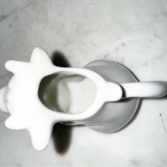🎄 175. White Ceramic Cow Creamer Small Pitcher Farmhouse Cottagecore Kitchen - Picture 7 of 8